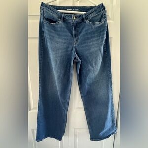Old Navy Women’s Medium Blue Straight Jeans